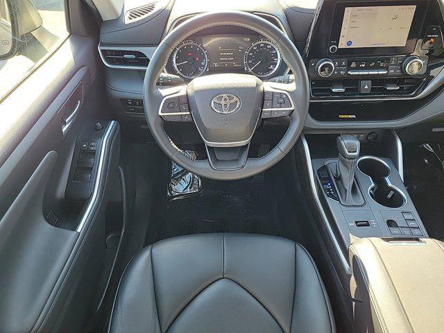 used 2023 Toyota Highlander car, priced at $34,921