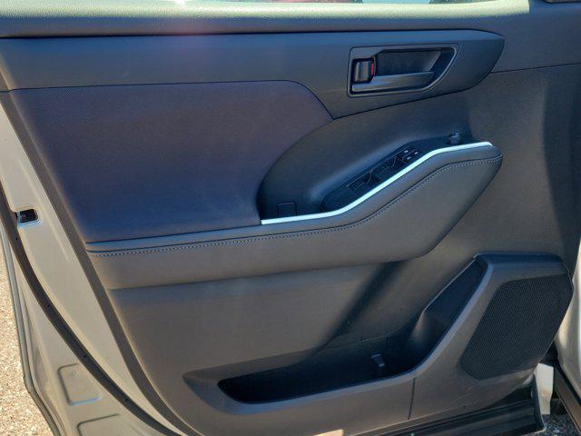 used 2023 Toyota Highlander car, priced at $32,283