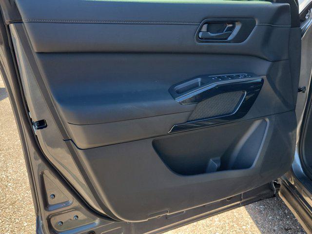 new 2025 Nissan Pathfinder car, priced at $36,004