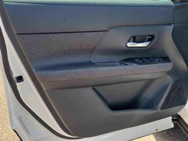 new 2025 Nissan Kicks car, priced at $24,152