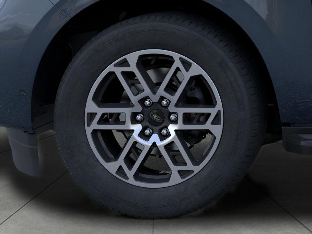 new 2025 Ford Expedition car, priced at $70,666