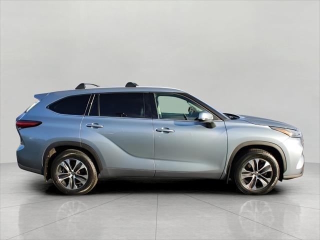 used 2022 Toyota Highlander car, priced at $36,664