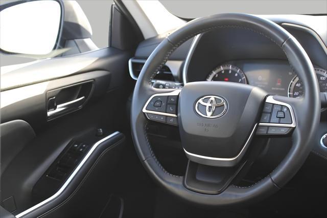 used 2022 Toyota Highlander car, priced at $36,664