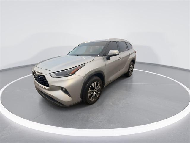 used 2021 Toyota Highlander car, priced at $19,987