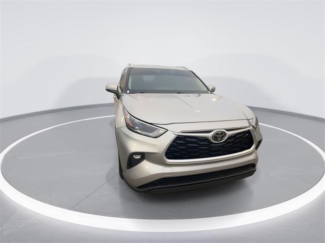 used 2021 Toyota Highlander car, priced at $19,987