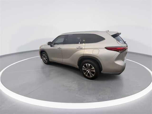 used 2021 Toyota Highlander car, priced at $19,987