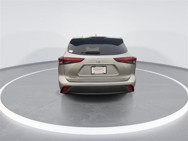 used 2021 Toyota Highlander car, priced at $19,987