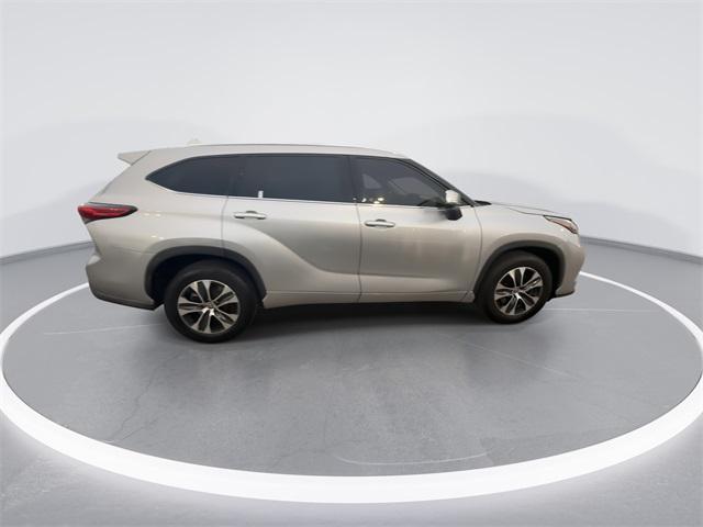 used 2021 Toyota Highlander car, priced at $19,987