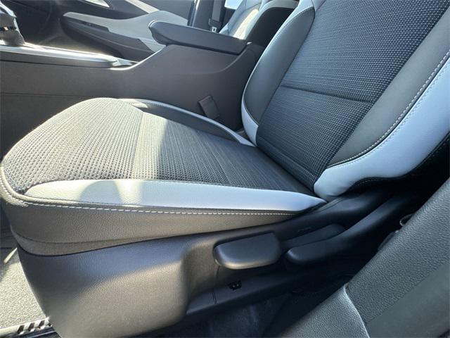 new 2025 Buick Envista car, priced at $25,735