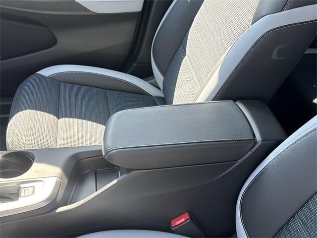 new 2025 Buick Envista car, priced at $25,640