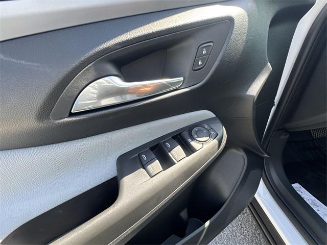 new 2025 Buick Envista car, priced at $25,640