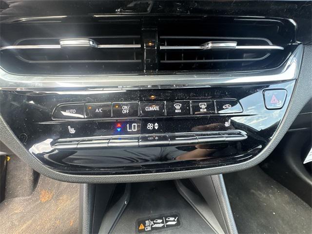 new 2025 Buick Envista car, priced at $30,285