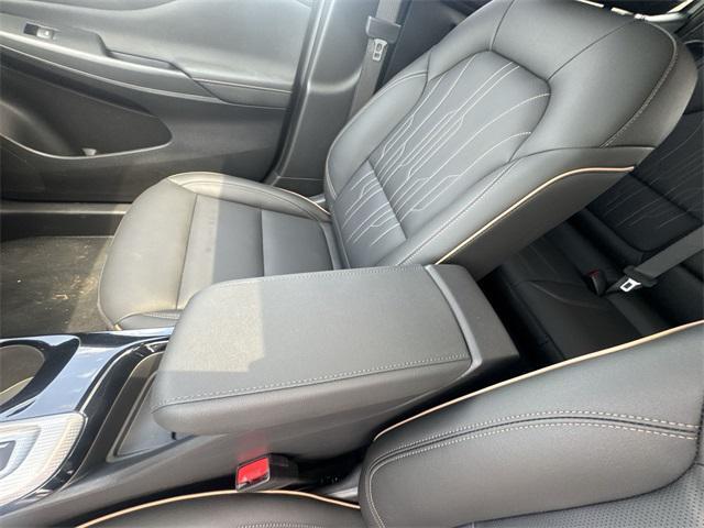 new 2025 Buick Envista car, priced at $30,285