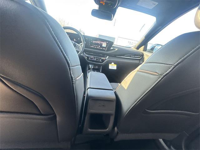 new 2025 Buick Envista car, priced at $30,085