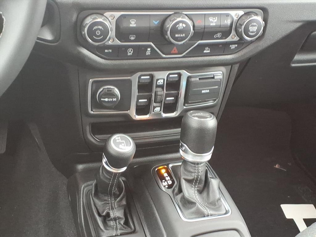 new 2025 Jeep Gladiator car, priced at $45,290