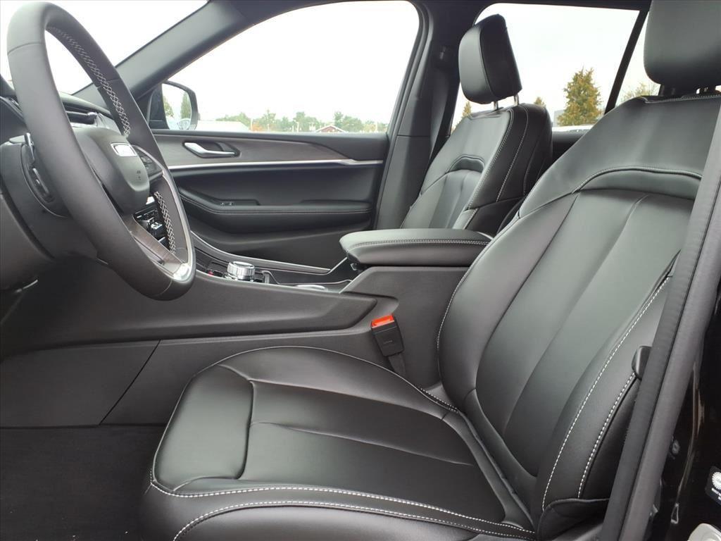 new 2025 Jeep Grand Cherokee car, priced at $44,616