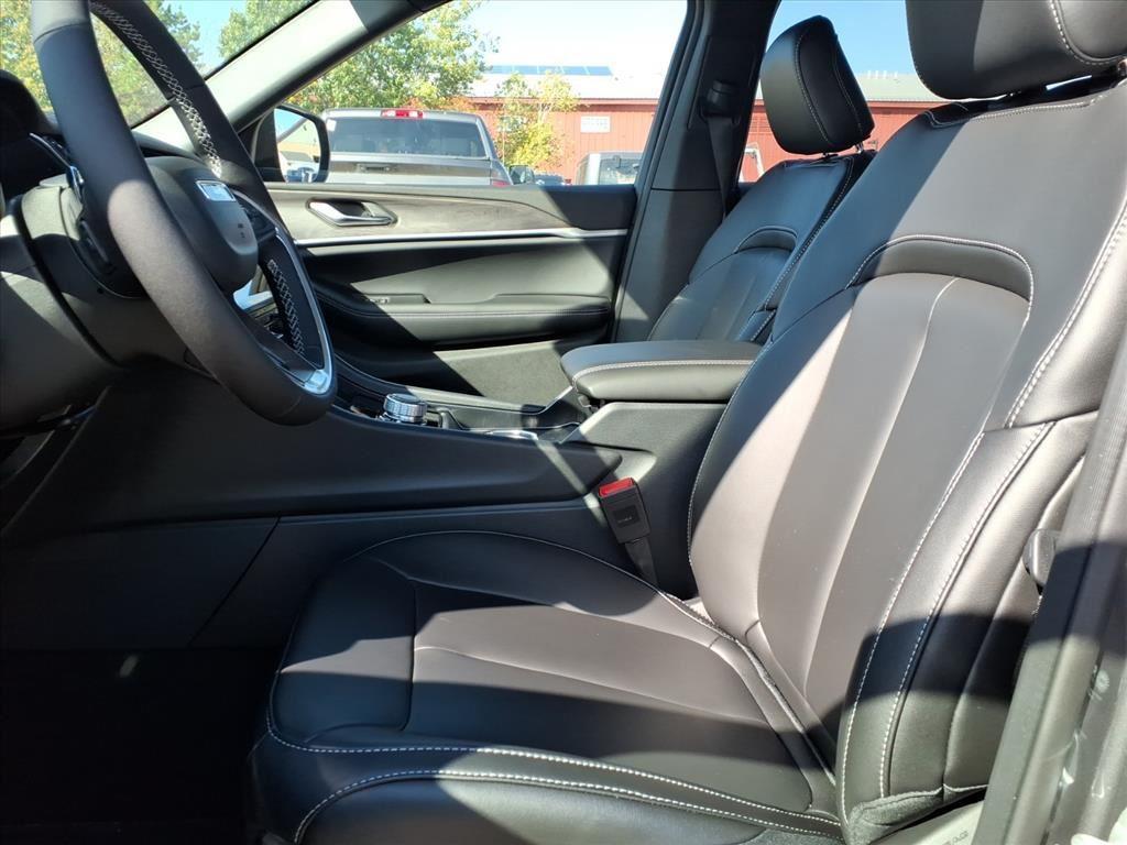 new 2025 Jeep Grand Cherokee car, priced at $46,879