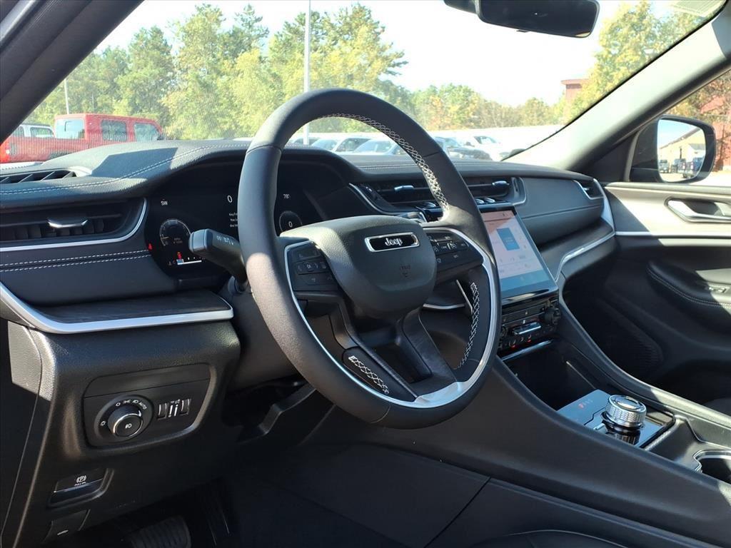 new 2025 Jeep Grand Cherokee car, priced at $46,879