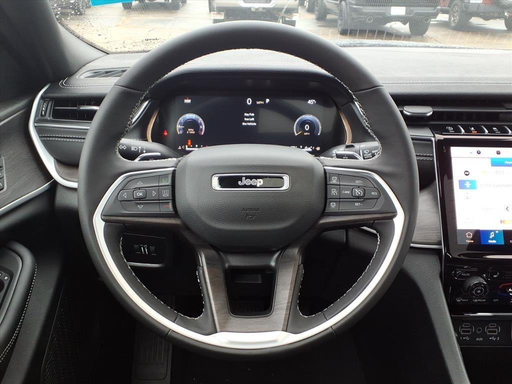 new 2025 Jeep Grand Cherokee car, priced at $50,127