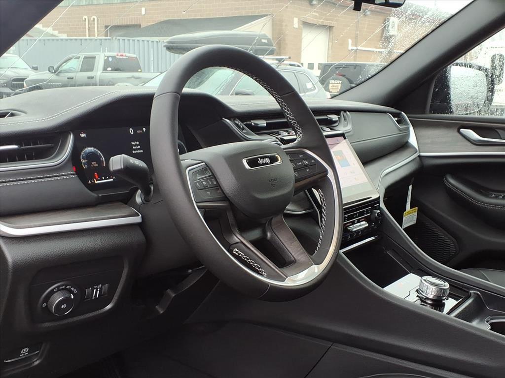 new 2025 Jeep Grand Cherokee car, priced at $50,127