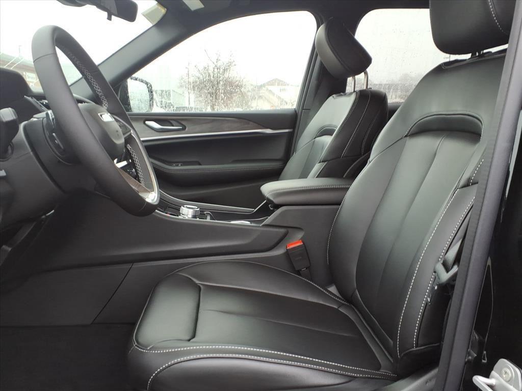 new 2025 Jeep Grand Cherokee car, priced at $50,127