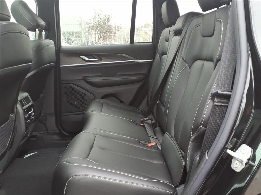 new 2025 Jeep Grand Cherokee car, priced at $50,127