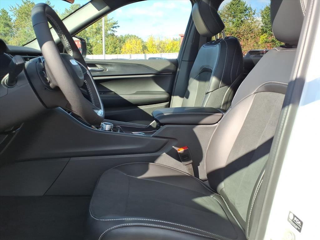 new 2025 Jeep Grand Cherokee car, priced at $42,463