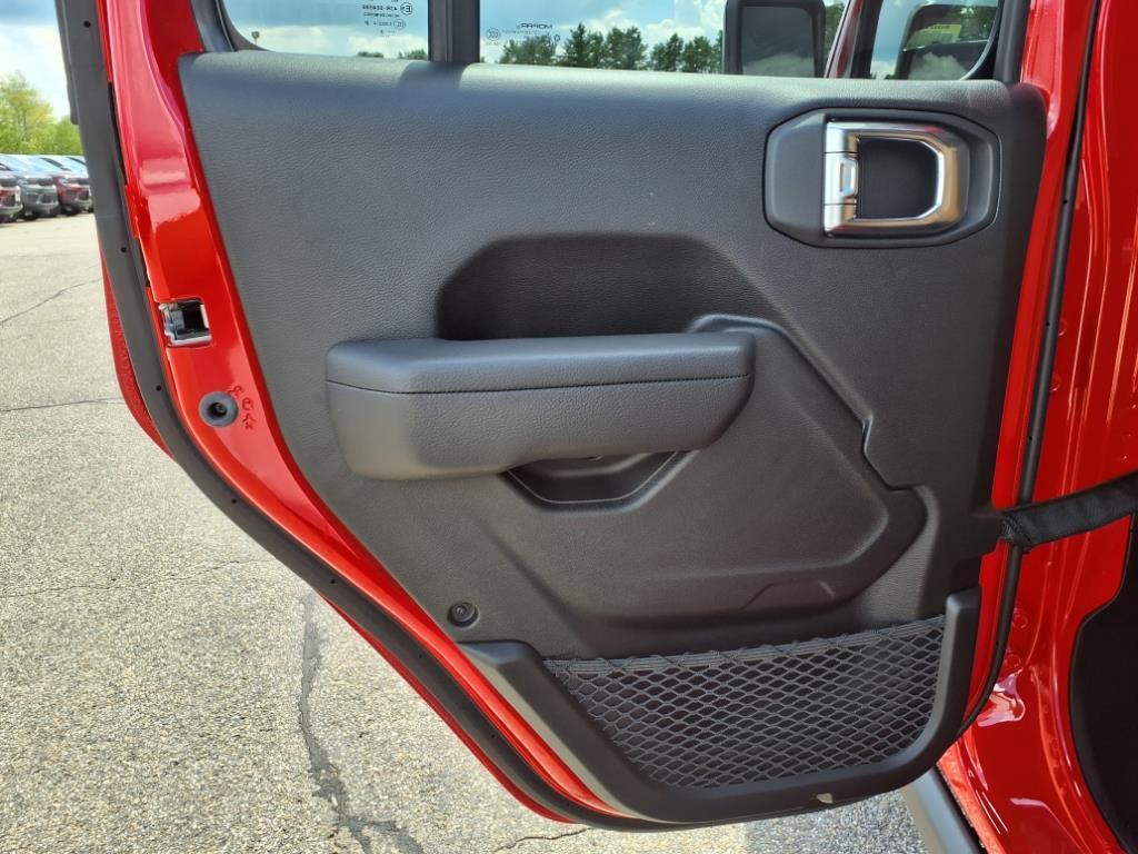 new 2025 Jeep Wrangler car, priced at $54,422