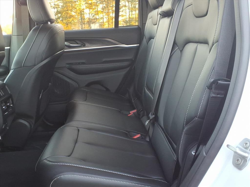 new 2025 Jeep Grand Cherokee car, priced at $44,921