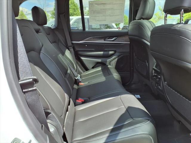 new 2025 Jeep Grand Cherokee car, priced at $43,301