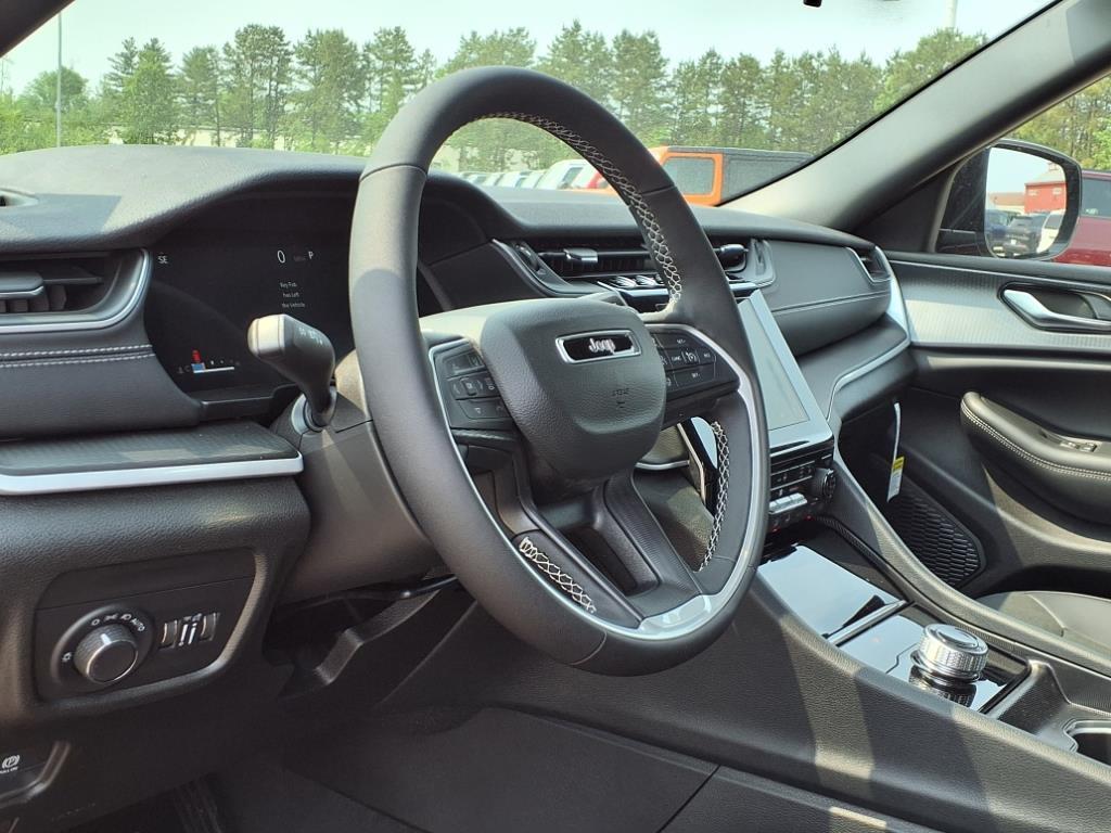 new 2025 Jeep Grand Cherokee L car, priced at $45,042