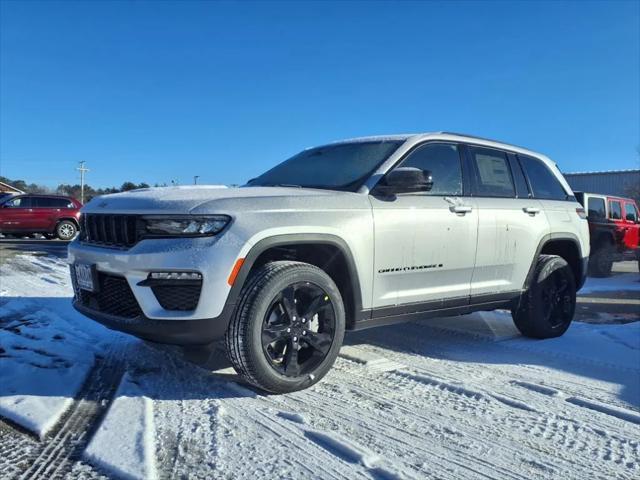 new 2025 Jeep Grand Cherokee car, priced at $48,758