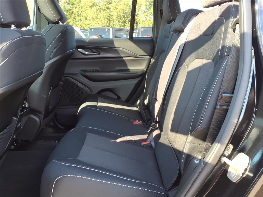 new 2025 Jeep Grand Cherokee car, priced at $39,889