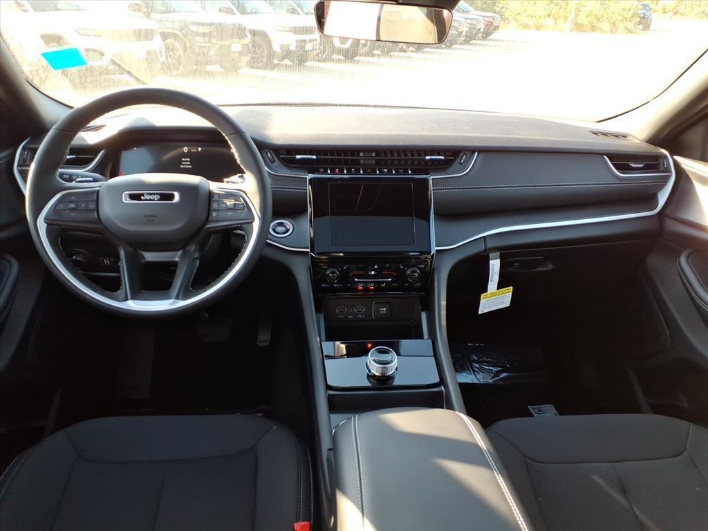 new 2025 Jeep Grand Cherokee car, priced at $39,889