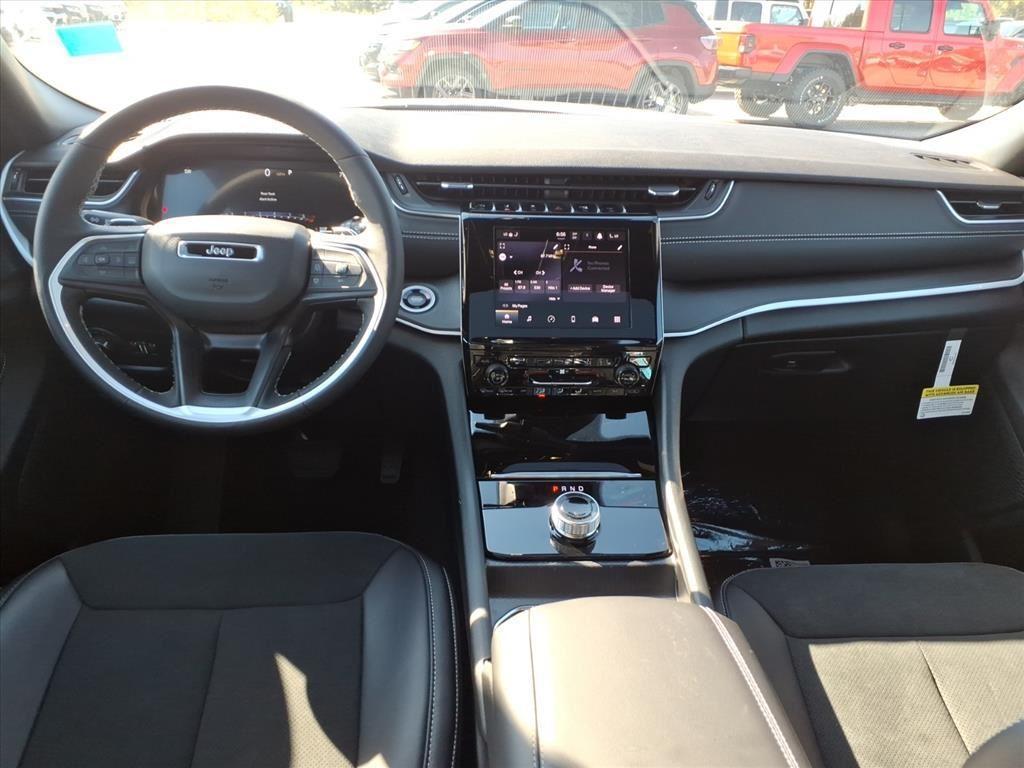 new 2025 Jeep Grand Cherokee car, priced at $42,921