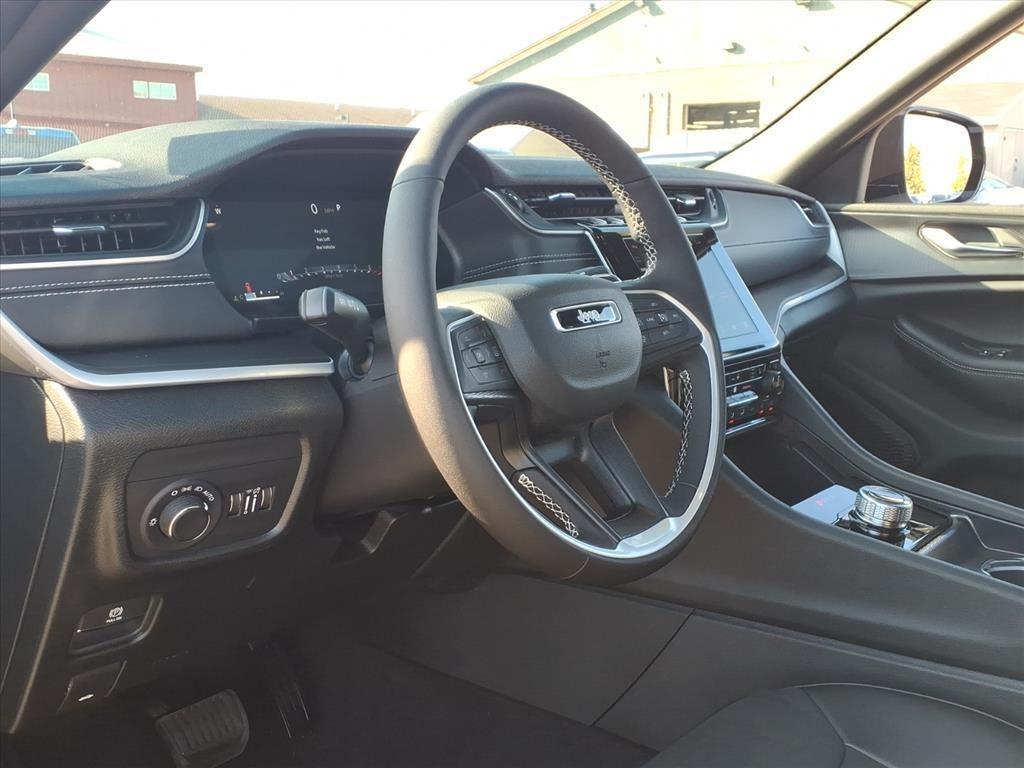 new 2025 Jeep Grand Cherokee car, priced at $42,796