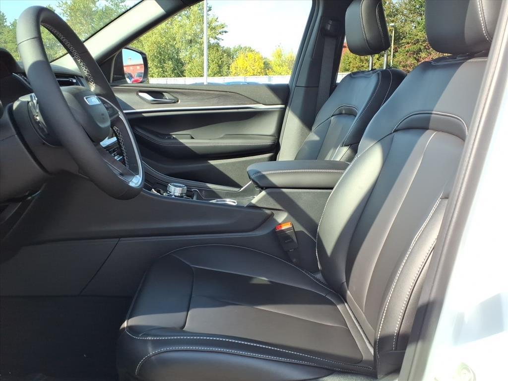 new 2025 Jeep Grand Cherokee L car, priced at $50,596
