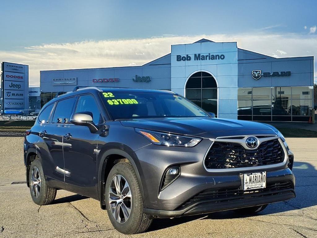 used 2022 Toyota Highlander car, priced at $36,999