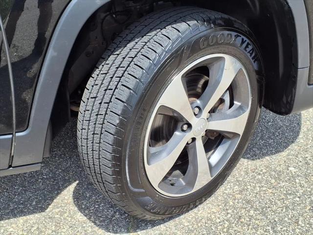 used 2020 Jeep Cherokee car, priced at $22,999
