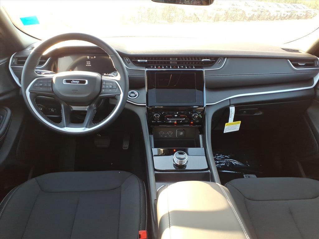 new 2025 Jeep Grand Cherokee car, priced at $39,889