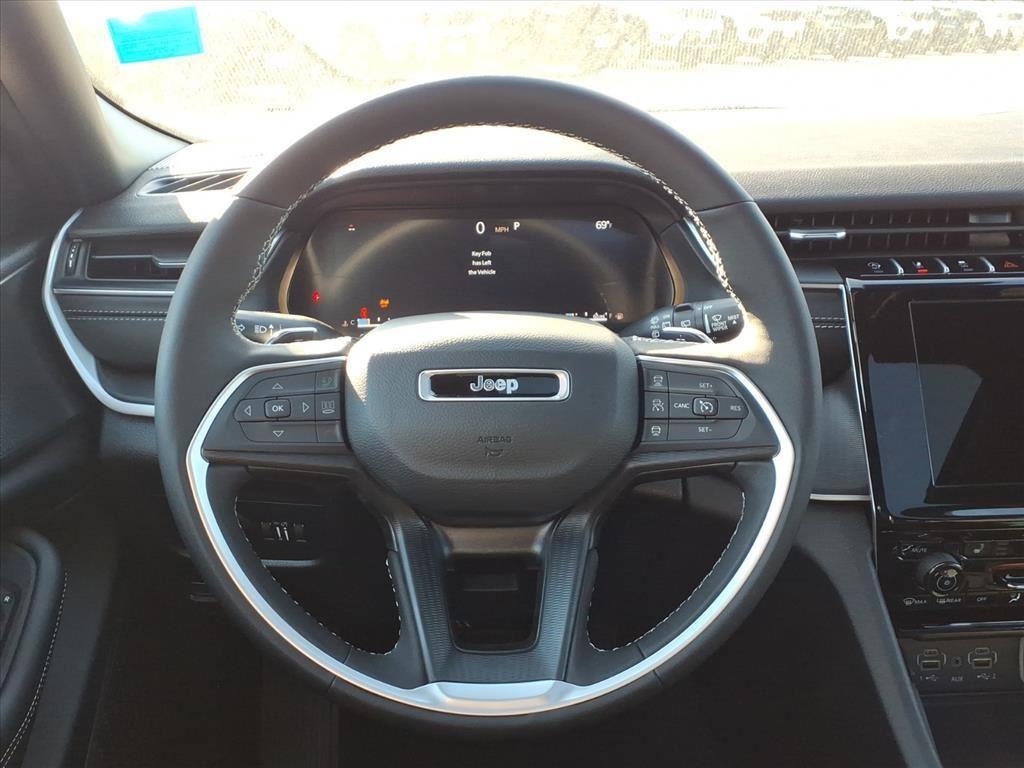 new 2025 Jeep Grand Cherokee car, priced at $39,889