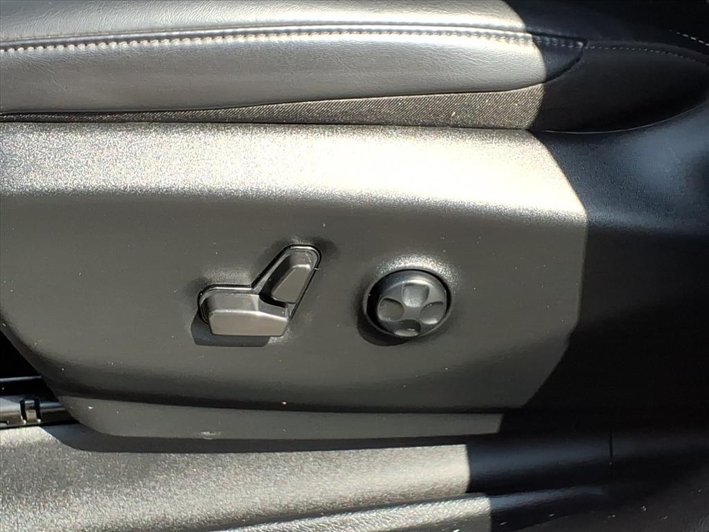used 2023 Chrysler Pacifica Hybrid car, priced at $36,999
