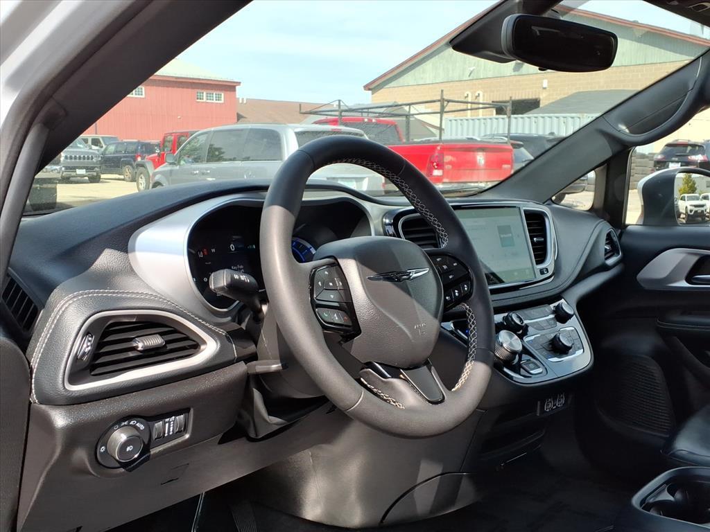 used 2023 Chrysler Pacifica Hybrid car, priced at $36,999