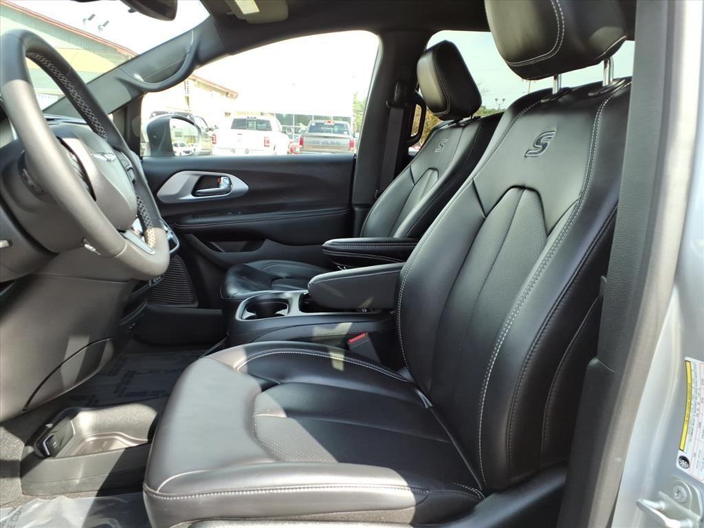 used 2023 Chrysler Pacifica Hybrid car, priced at $34,999