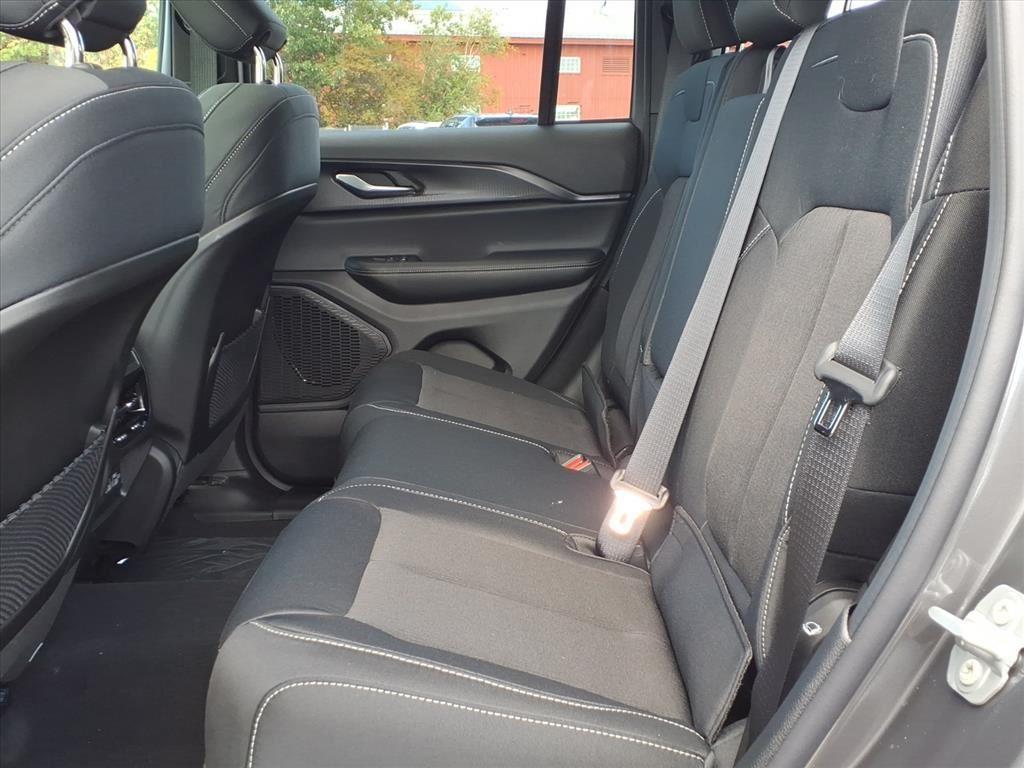 new 2025 Jeep Grand Cherokee car, priced at $39,889