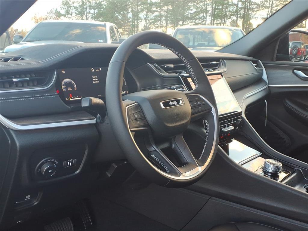 new 2025 Jeep Grand Cherokee L car, priced at $47,176