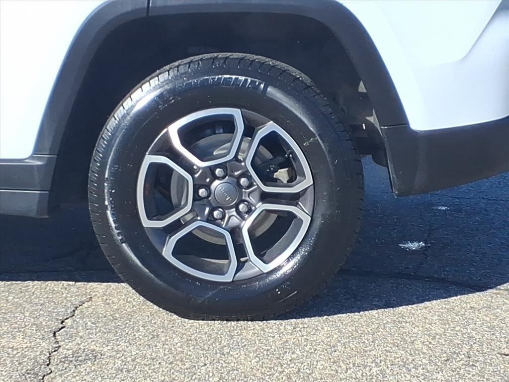 used 2022 Jeep Grand Cherokee car, priced at $33,999