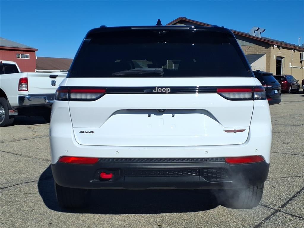 used 2022 Jeep Grand Cherokee car, priced at $33,999