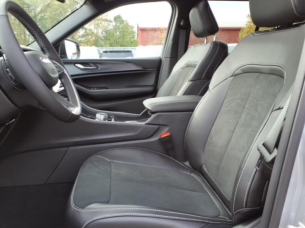 new 2025 Jeep Grand Cherokee car, priced at $43,457