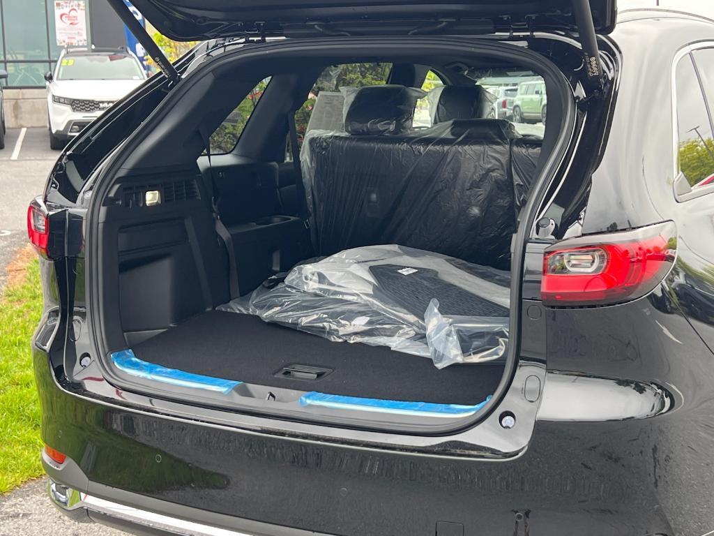 new 2025 Mazda CX-90 car, priced at $53,796